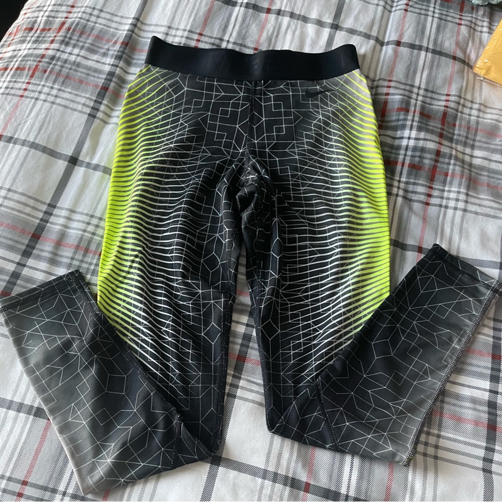 Fun Nike Pro Dri fit leggings